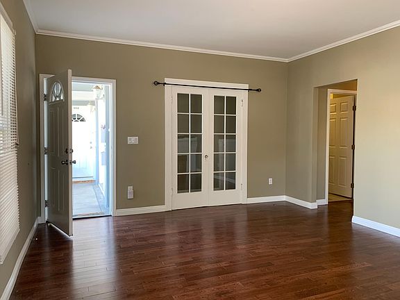3rd image of 308 S Oak Knoll Ave