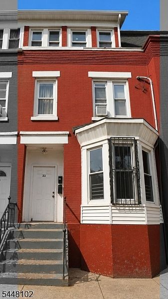 1st image of 33 S 12Th St