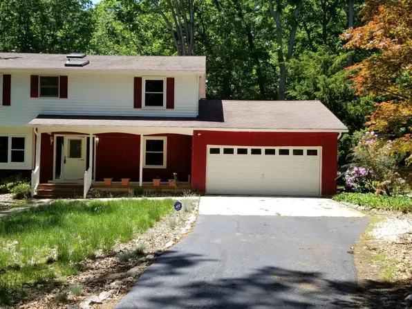 88 Oakland Mills Rd, Manalapan, NJ 07726