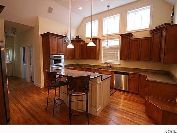 3rd image of 645 Brust Dr
