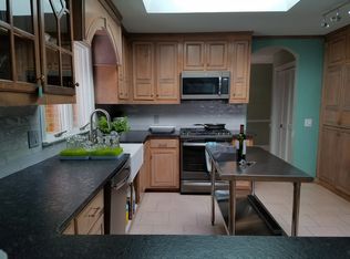 202 Kingsdale Ct, Jamestown, NC 27282