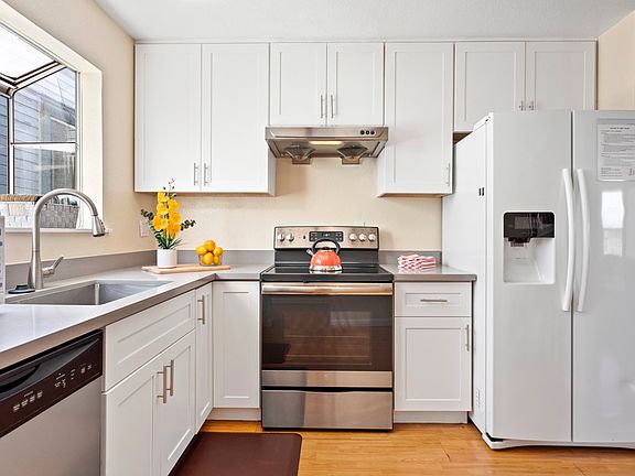 2nd image of 625 Abbot Ave #U