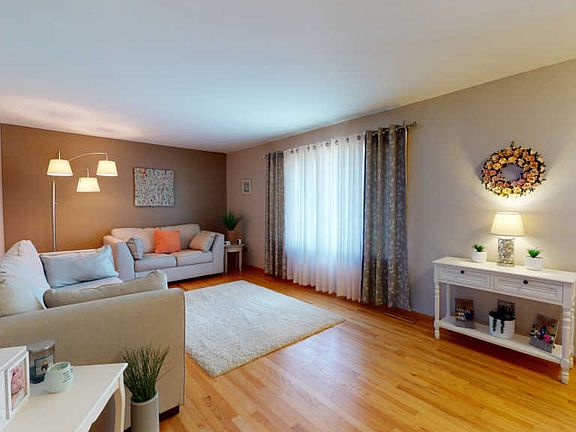 5th image of 204 Woodbine Dr
