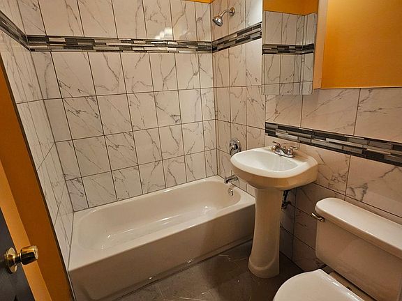 3rd image of 1421 W 78th St APT 3