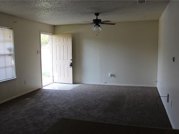 5th image of 109 Cedar Crest St #111