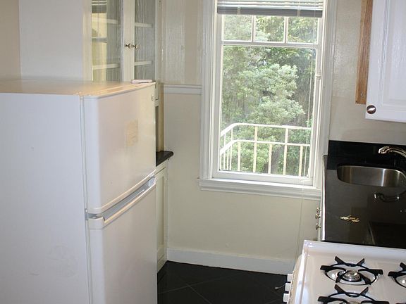 2nd image of 625 Leavenworth St APT 304