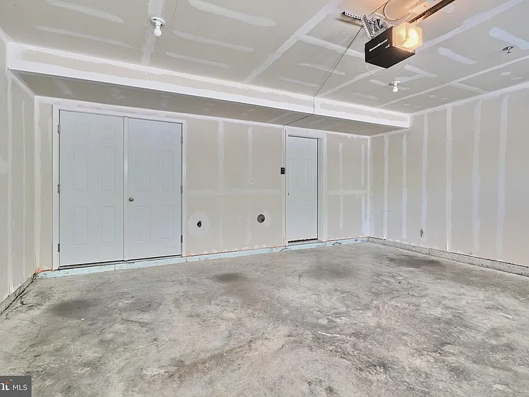 8016 Blue Stream Dr — Photo 3