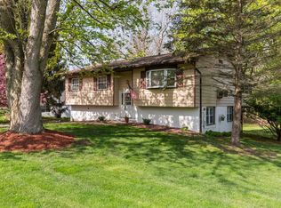 8 Blackthorn Loop, Wappingers Falls, NY 12590