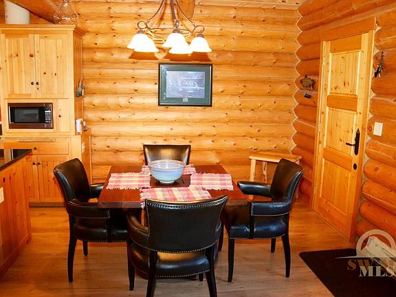 5th image of 463 Wolf Ridge Rd