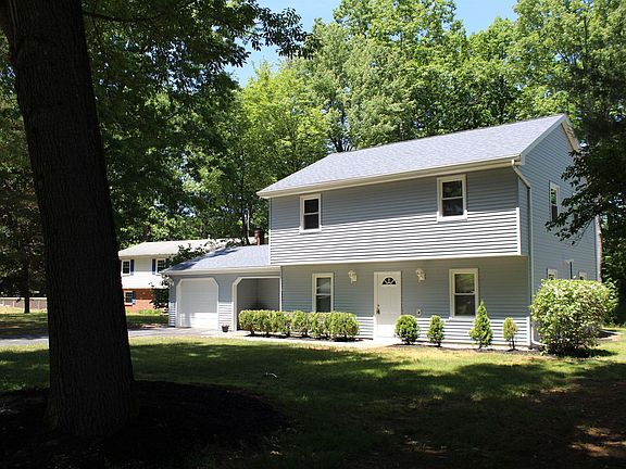 4th image of 12 Mystic Ln