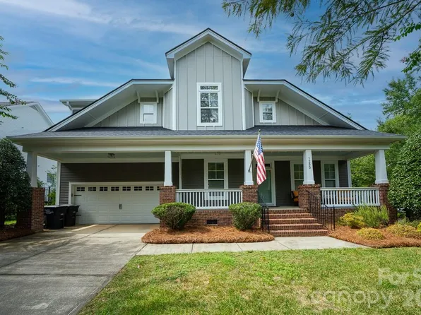 1255 Shadow Bend Dr, Tega Cay, SC 29708