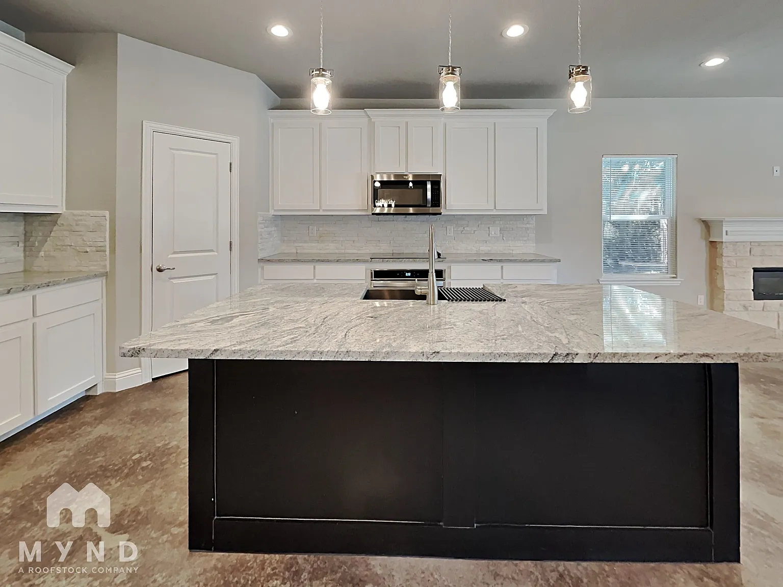 3 bed, 2.5 bath, 1802 sqft, $2,035 — Photo 3
