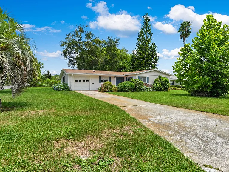 2107 Brookview Dr — Photo 3