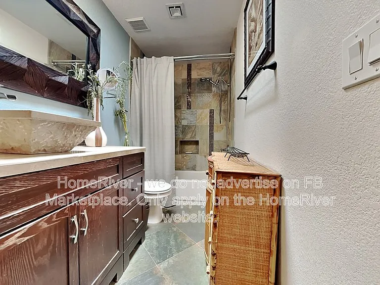 2470 Huntington Dr — Photo 11
