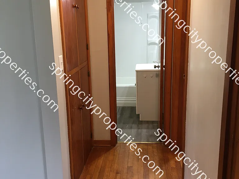 112 E Oak St — Photo 12