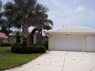 2225 Lakewood Dr, Nokomis, FL 34275