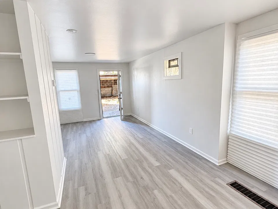 6511 Lansing Ave