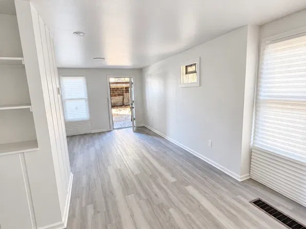 6511 Lansing Ave, Cleveland, OH