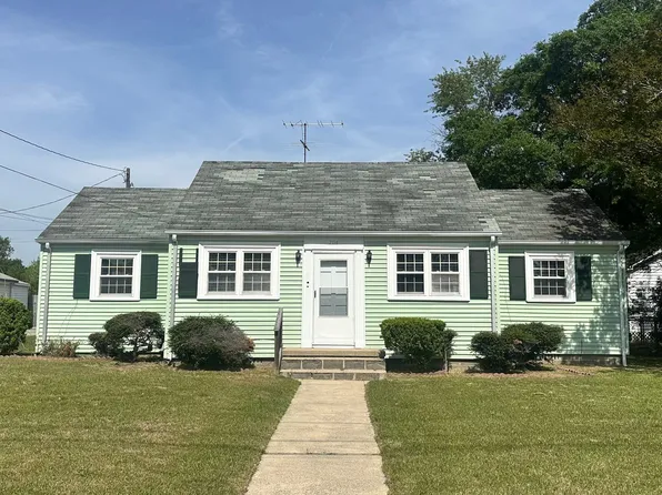 704 E Country Club Dr, Tarboro, NC 27886