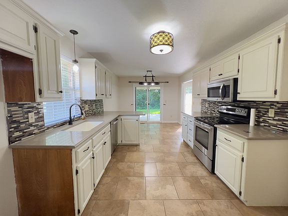 2nd image of 11800 Kingsridge Ter