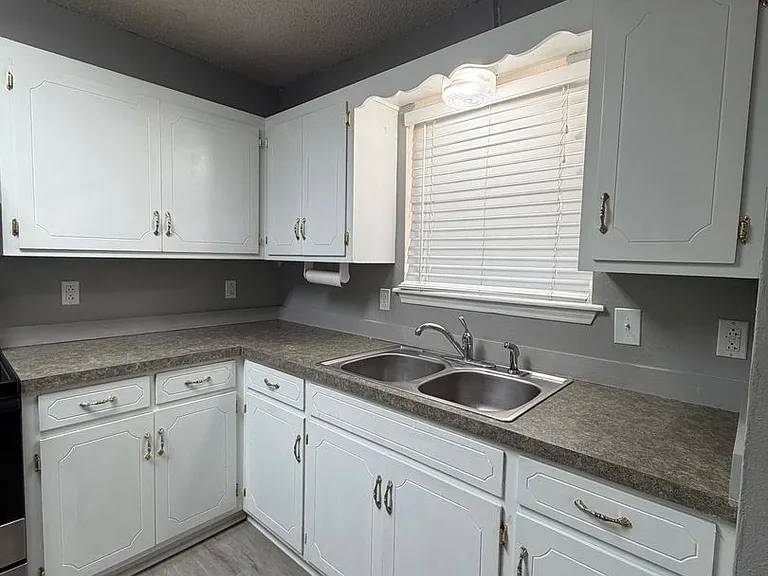 613 N Kinney Ave — Photo 7