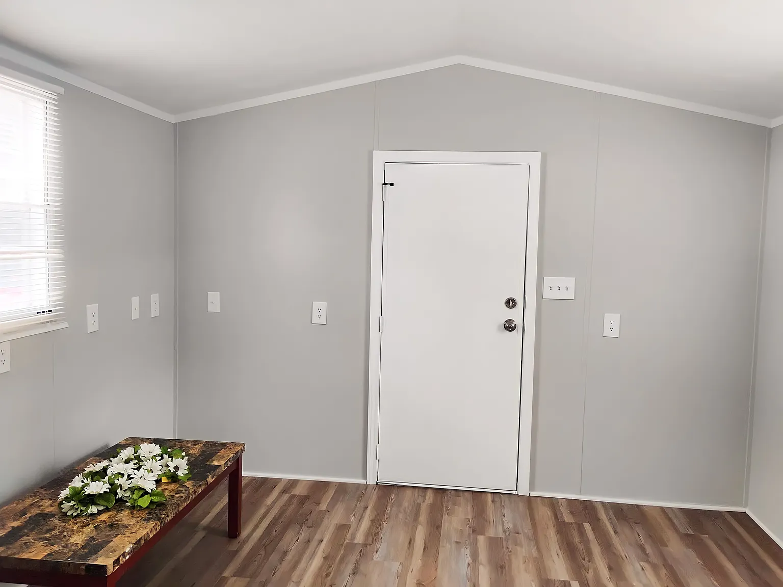 2 bed, 576 sqft, $725 — Photo 3