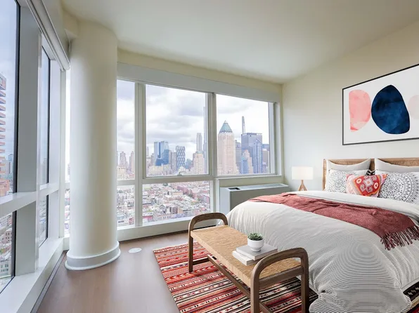 450 West 42nd Street image 4 of 26