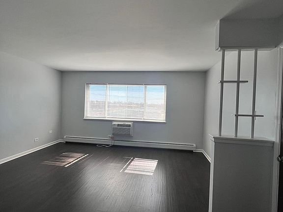 2nd image of 9240 Seymour Ave
