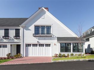 13 Honeysuckle Ln, Pt Chester, NY 10573