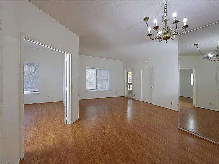 2209 S Braeswood Blvd #32C — Photo 3
