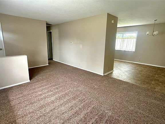 2nd image of 1619 Skyline Dr