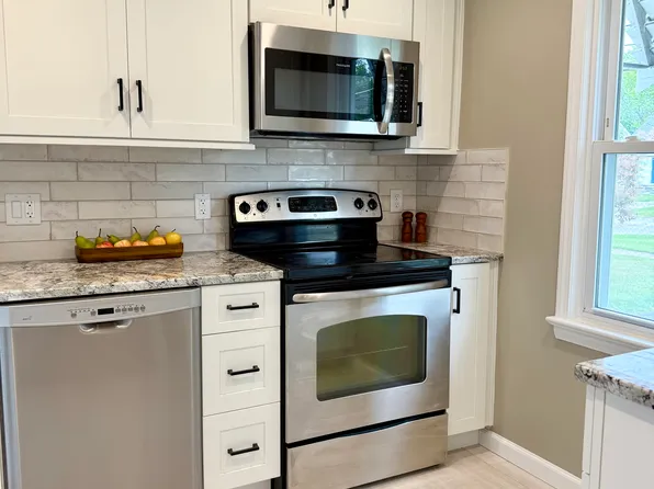 1214 Lander Rd, Mayfield Heights, OH 44124