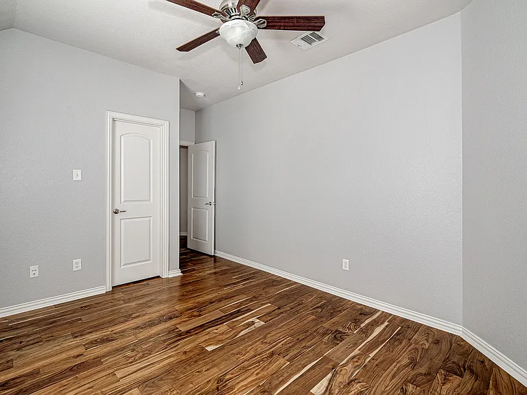 828 Thomas Crossing Dr — Photo 9