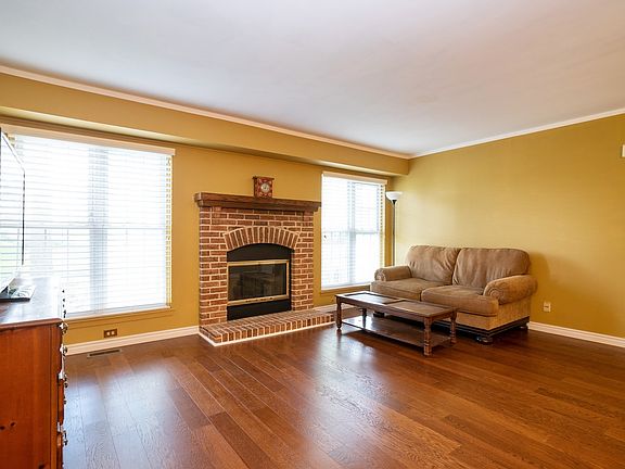4th image of 2380 County Farm Ln