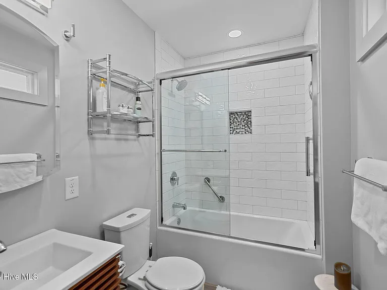 226 E Water St — Photo 21