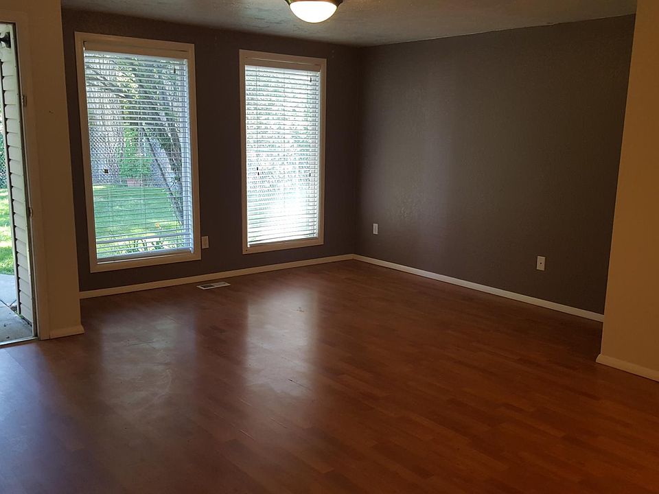 2nd image of 1111 S Fern St