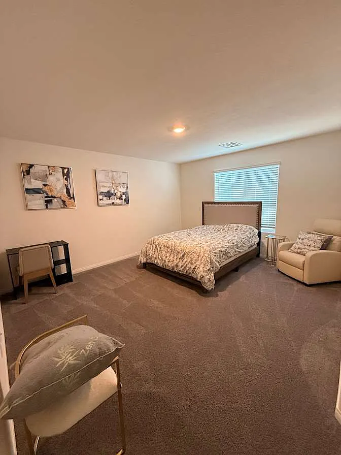 5 bed, 2946 sqft, $850 — Photo 2