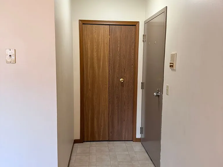 31400 N Marginal Rd — Photo 3
