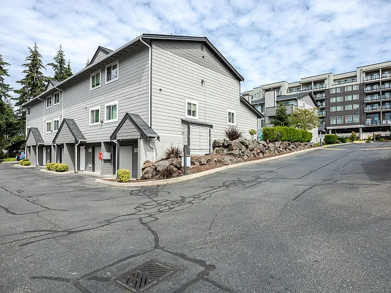 Briarview — Photo 9