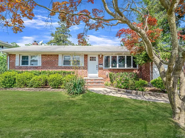 17 McKinley Avenue, Farmingdale, NY 11735