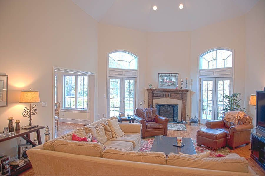 2nd image of 513 Covington Pl