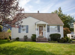 9 Becker Dr, Parlin, NJ 08859