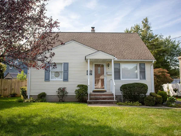 9 Becker Dr, Parlin, NJ 08859