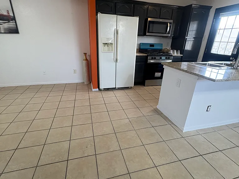 14724 Calhoun Dr — Photo 3