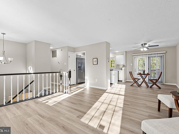 5th image of 9 Scottsbury Ct