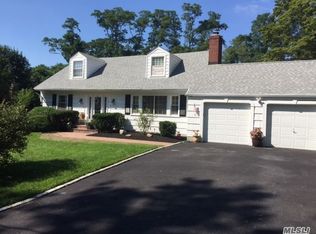 9 Caleb Brewster Rd, East Setauket, NY 11733