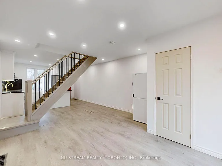 393 Jones Ave #UPPER — Photo 10