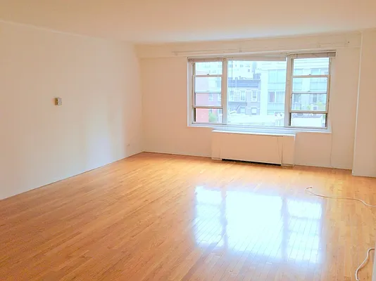 Rented by Yuan Jessica Chuang, LREB | media 24