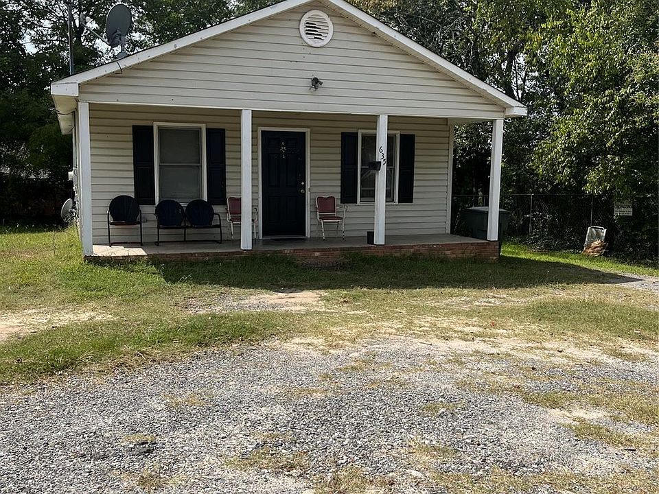 1st image of 635 Moran St