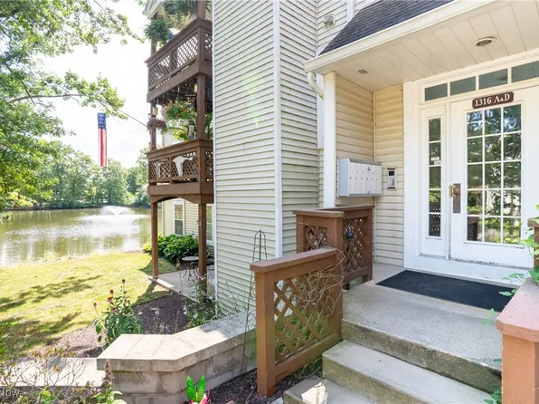 1316 Cedarwood Dr APT D3, Westlake, OH 44145